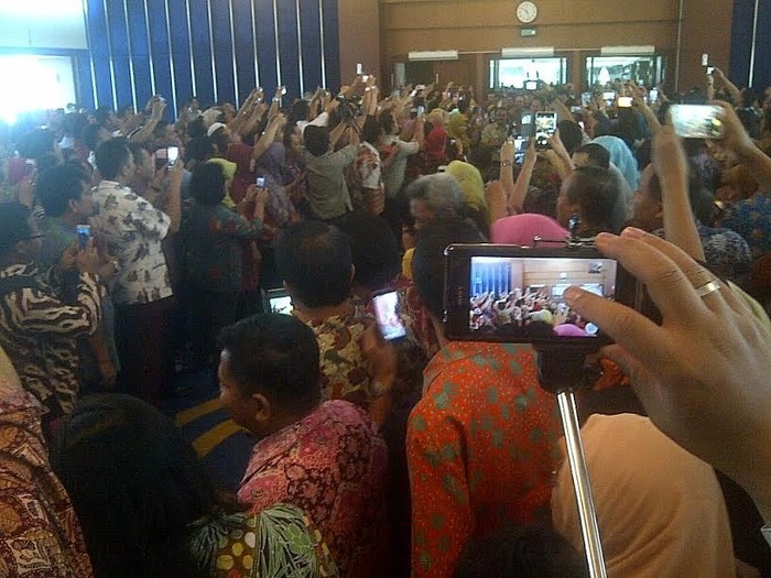 Penuh HP Berkamera dan Tongsis, Ini Padatnya Sertijab Menteri Susi