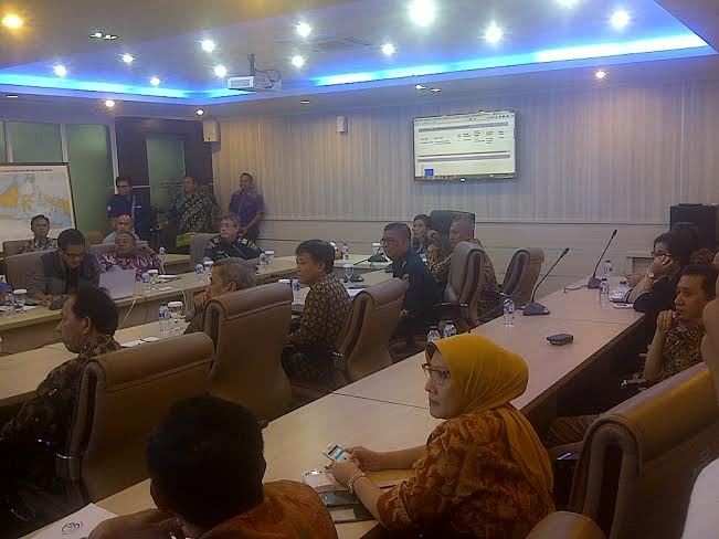 Ini Gaya Susi Pudjiastuti Pimpin Rapat