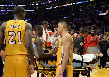 Rookie Lakers Patah Kaki di Laga Debutnya