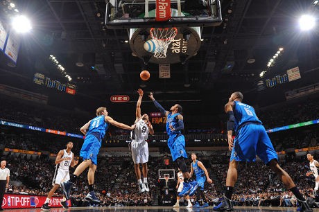 Spurs Menang Tipis atas Mavs di Laga Perdana