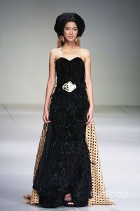 Barli Asmara Royal Javanese. Bazaar Fashion Festival 2014 at Jakarta Convention Center. Jakarta. [Foto: Mohammad Abduh/Wolipop]