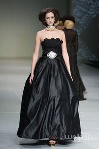 Barli Asmara Royal Javanese. Bazaar Fashion Festival 2014 at Jakarta Convention Center. Jakarta. [Foto: Mohammad Abduh/Wolipop]