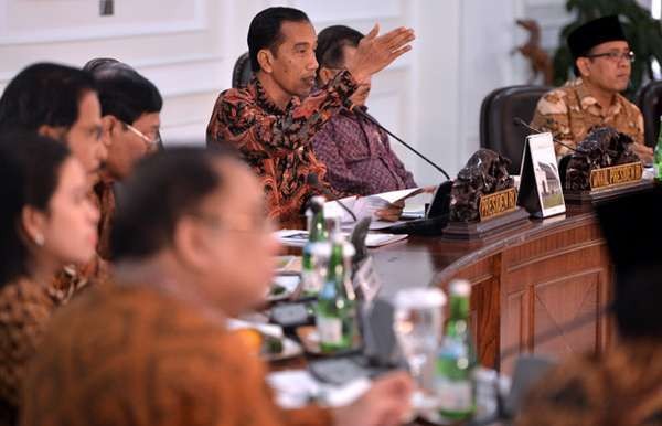 Jokowi Gelar Rapat Kabinet Ekonomi, Bahas Subsidi BBM Hingga Pajak