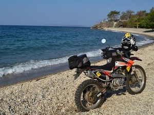 Naik Motor Trail Viar, Menikmati Pulau Cantik di Timur Indonesia