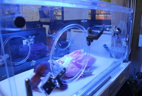 Bantu Bayi Lahir Berbobot Rendah dengan Jadi Relawan Inkubator