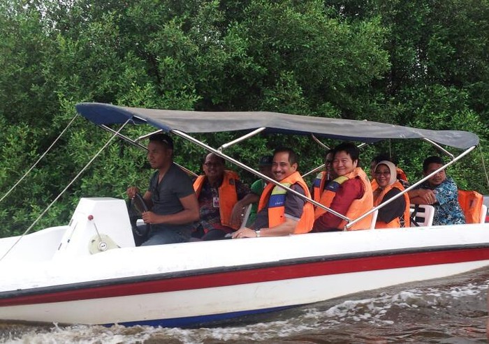 Wisata Prewedding Menpar ke Hutan Mangrove
