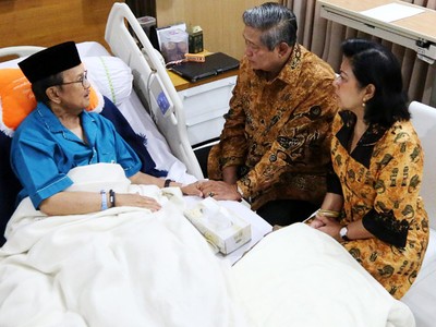 SBY Jenguk BJ Habibie