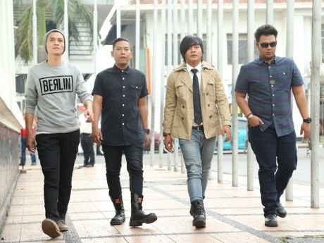 Cerita Angkasa yang Pernah Dibayar dengan Ayam Hidup