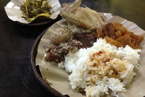 Gudeg Prabu: Sedep Mantep Nasi Gudeng Komplit dan Wedang Uwuh Hangat