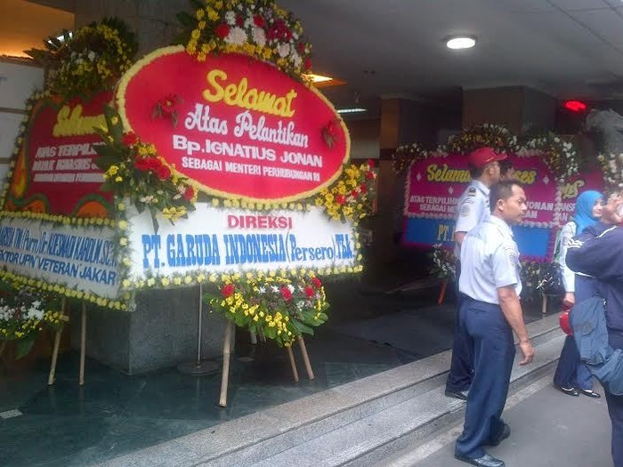 Karangan Bunga Sambut Upacara Sertijab Menhub Jonan