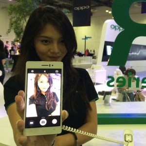 Lebih Langsing dari iPhone 6, Oppo R5 Tertipis di Dunia