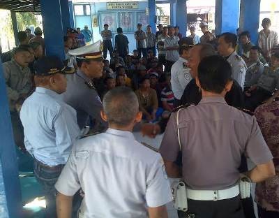 MPU di Situbondo Mogok Beroperasi, Penumpang Keleleran