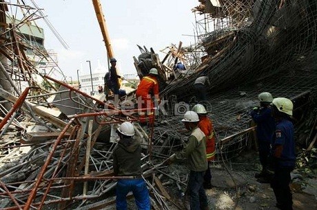 Jembatan Ambruk di TIM, Pemprov Minta Penjelasan Kontraktor