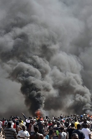 Ketika Gedung Parlemen Burkina Faso Dibakar