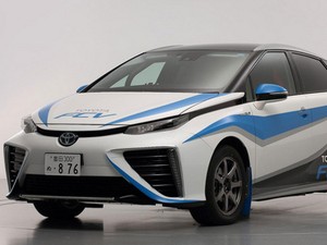 Sedan HidrogenToyota Ini Terjun ke Medan Reli