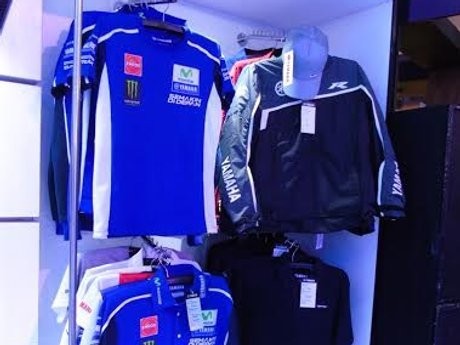 Manjakan Konsumen Yamaha Sediakan Apparel R-Series di IMoS
