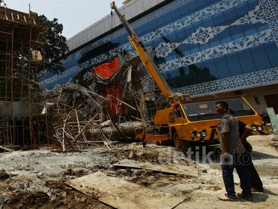 Jembatan Ambruk di TIM Tewaskan 4 Pekerja