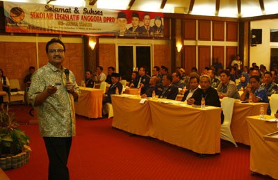 Gus Ipul jadi Guru di Sekolah Legislatif Partai NasDem Jatim