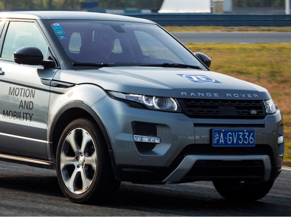 Menjajal Kelembutan Transmisi 9 Speed di Range Rover