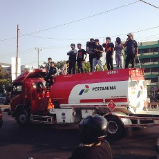 Demo Tolak Kenaikan BBM, Mahasiswa UMI Sandera Mobil Tangki Pertamina