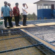 Tolak Payung Saat Blusukan ke Kolam Ikan, Menteri Yuddy: Nanti Dikira Manja