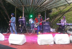Main Hujan Bareng Bangkutaman di RRREC Fest in the Valley 2014