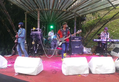 Main Hujan Bareng Bangkutaman di RRREC Fest in the Valley 2014