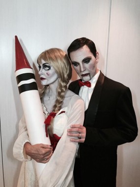 Hiii... Courteney Cox Seram Jadi Annabelle di Pesta Halloween