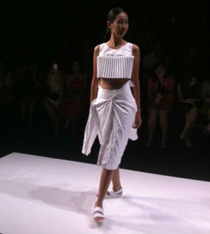 JFW Hari ke-1: Busana Kertas Label FBudi yang Mencuri Perhatian