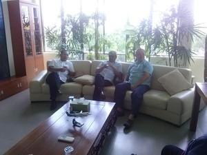 Tomy Winata Temani Menteri Susi Blusukan di Pangandaran