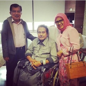 Wapres JK dan Ibu Mufidah Jenguk Fahmi Idris di Singapura