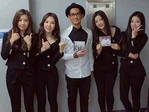 Red Velvet dan Afgan Barter CD Album di Asia Song Festival 2014