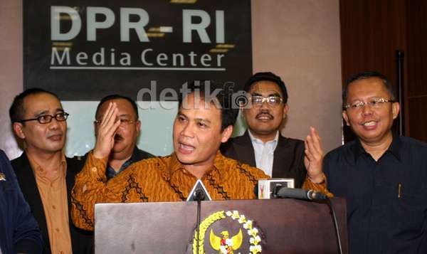 DPR Masih Berkelahi, Bagaimana Nasib Program Jokowi-JK?