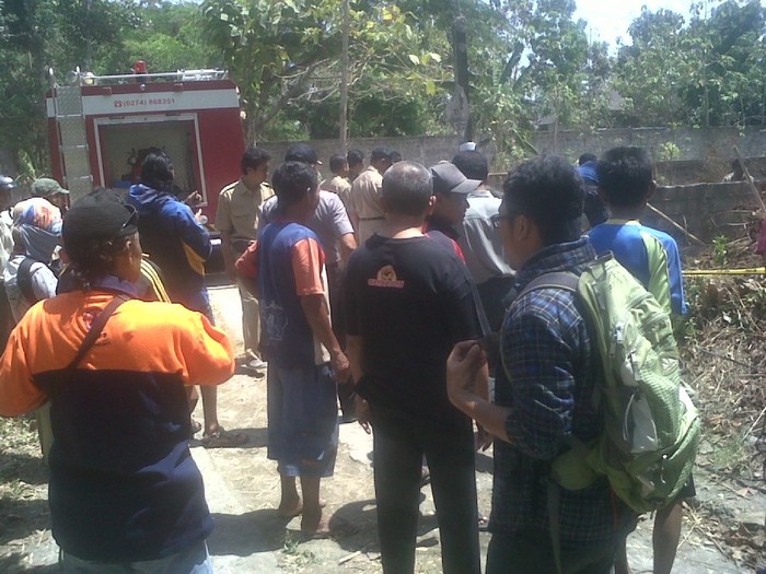 Semburan Air Campur Pasir di Pekarangan Kosong Hebohkan Warga Sleman