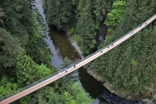 10 Jembatan Gantung Paling Spektakuler di Dunia (2)