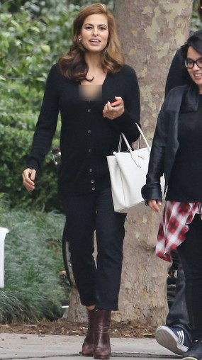 6 Minggu Pasca Melahirkan Diam-diam, Eva Mendes Sudah Seksi Lagi