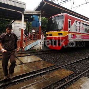 Penumpang KRL 700 Ribu Orang/Hari di 2015, KAI Beli 200 Gerbong