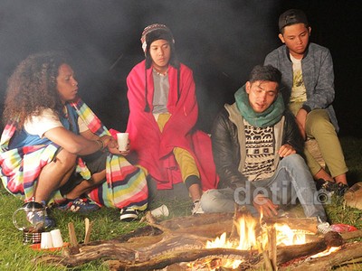 Syuting Film, CJR Kemah di Tengah Hutan Australia