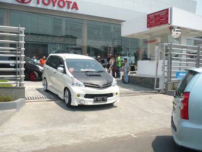 Konvoi Avanza di Semarang