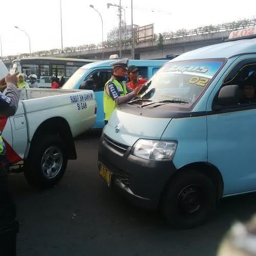 Sopir Angkot Bicara Alasan Mereka Ngetem Sembarang di Luar Terminal Kp Melayu