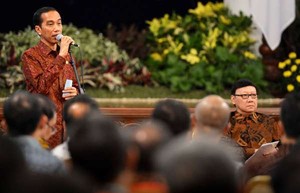 Gaya Jokowi Pimpin Rakornas: Berdiri 1 Jam, Bicara Tanpa Teks dan Sesi Tanya Jawab