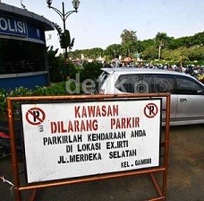 Ratusan Juta Uang Parkir Liar Masuk Kantong Preman, Ini Tanggapan Ahok