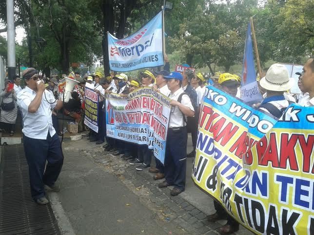 Setahun Tak Digaji, Pegawai Merpati Ini Jual Motor Sampai Rumah
