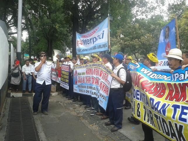 Setahun Tak Dapat Gaji, Pegawai Merpati Alih Profesi Jadi Taksi Bandara