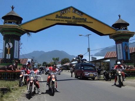 Menikmati Kemegahan Pegunungan Manggarai