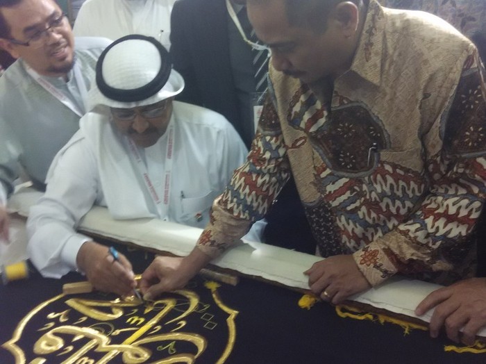 Menpar, Dari Rapat Kabinet Sampai Bicara Buku Digital