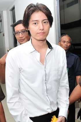 Asty Ananta Siapkan Acara untuk Kebebasan Roger Danuarta