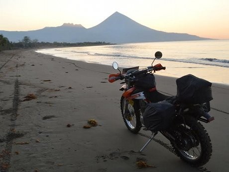 Bertarung dengan Waktu Menyeberangi Laut Sawu