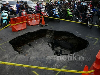 Jalan Amblas di Karet Tengsin