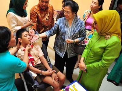 Mega dan Mufidah Sapa Anak-anak Berkebutuhan Khusus
